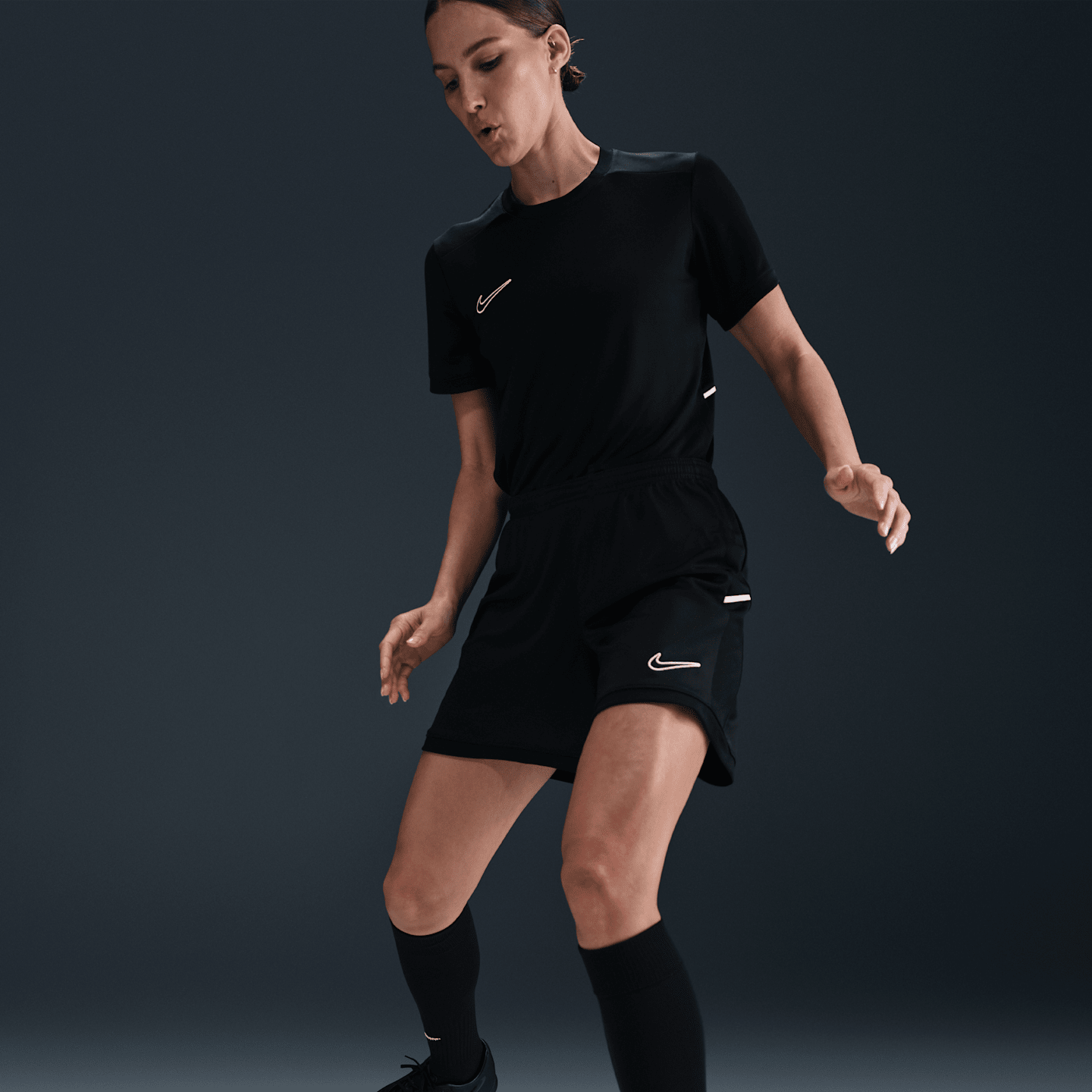 Женские футбольные шорты Nike Academy Dri-FIT, цвет: Чёрный / Белый — фото 5