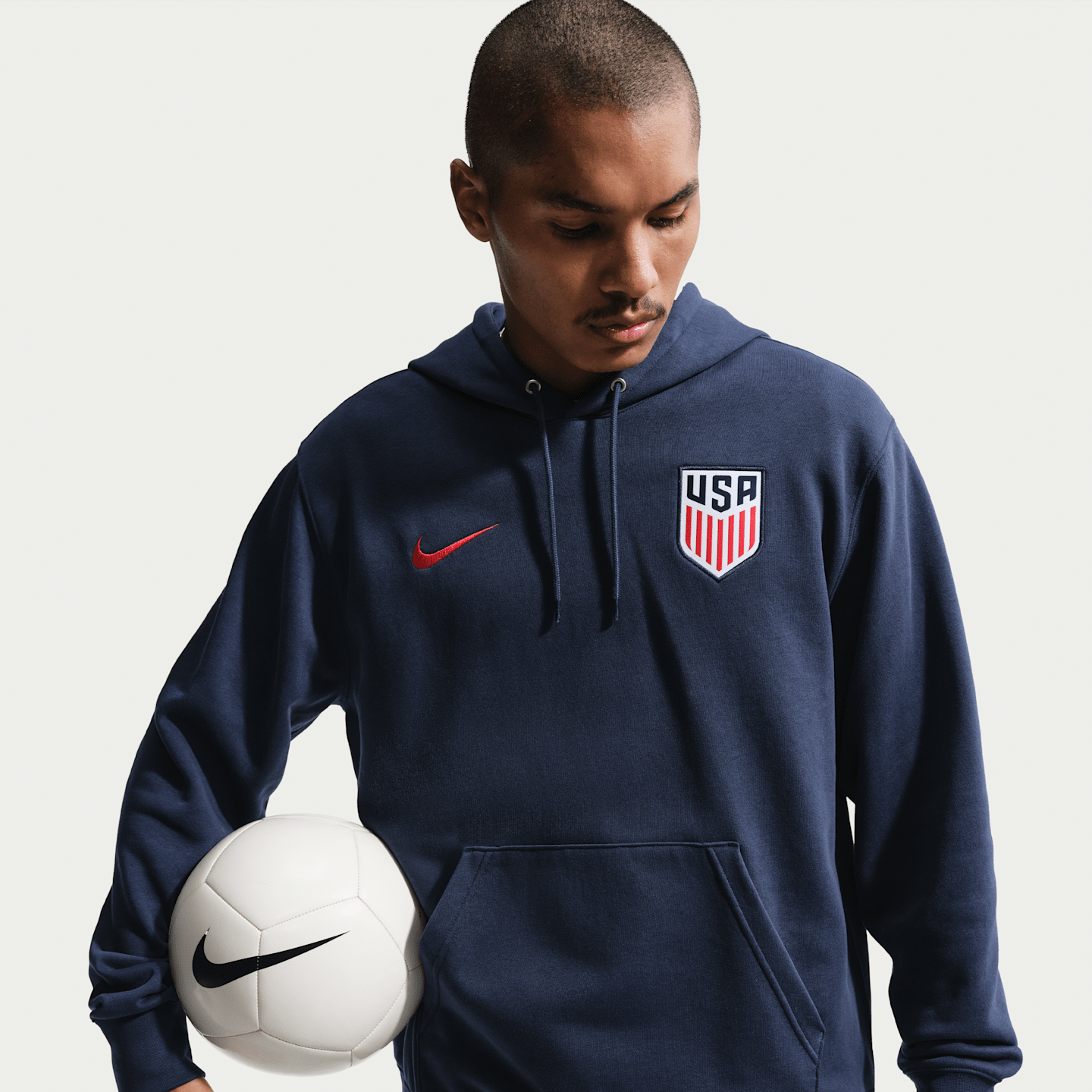 Мужская футбольная худи из махры Nike Usmnt Club, цвет: Тёмно-синий / Красный — фото 1