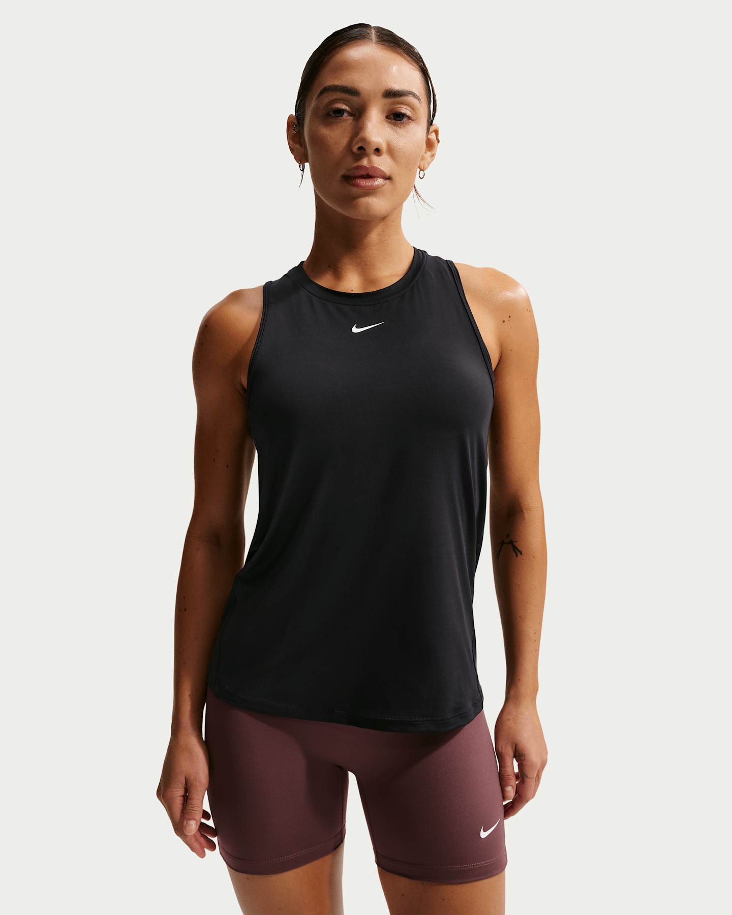 Женская майка Nike One Classic Dri-FIT, большие размеры, цвет: Чёрный / Белый — фото 6