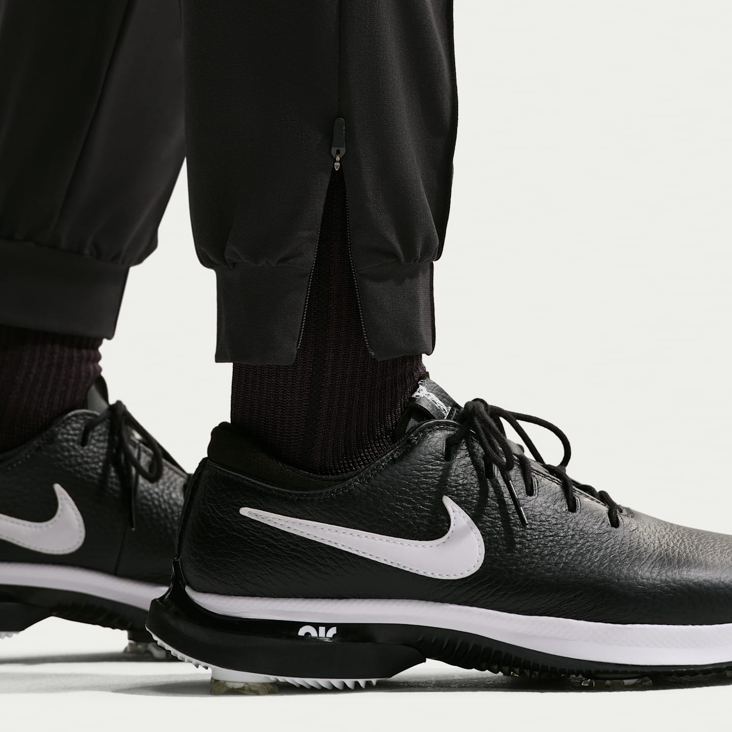 Женские джоггеры для гольфа Nike Golf Club Dri-FIT, цвет: Чёрный / Молочный — фото 6