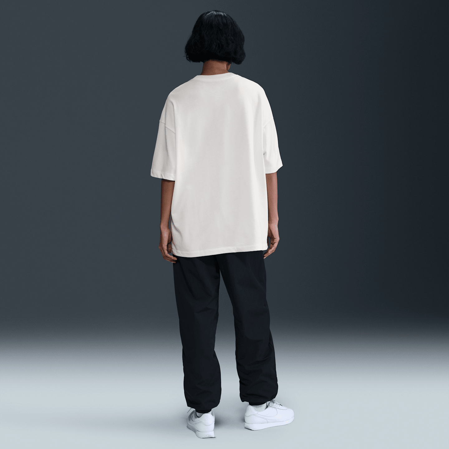 Женская футболка Nike Sportswear Essential оверсайз, цвет: Снежный белый / Синий — фото 5