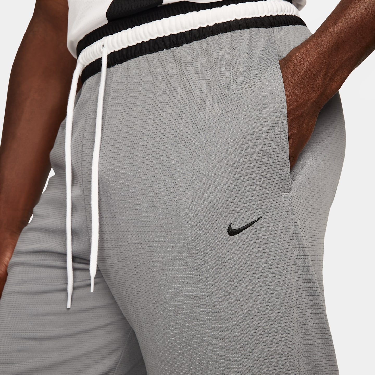 Мужские баскетбольные шорты Nike Dri-FIT DNA, цвет: Холодный серый / Чёрный — фото 4