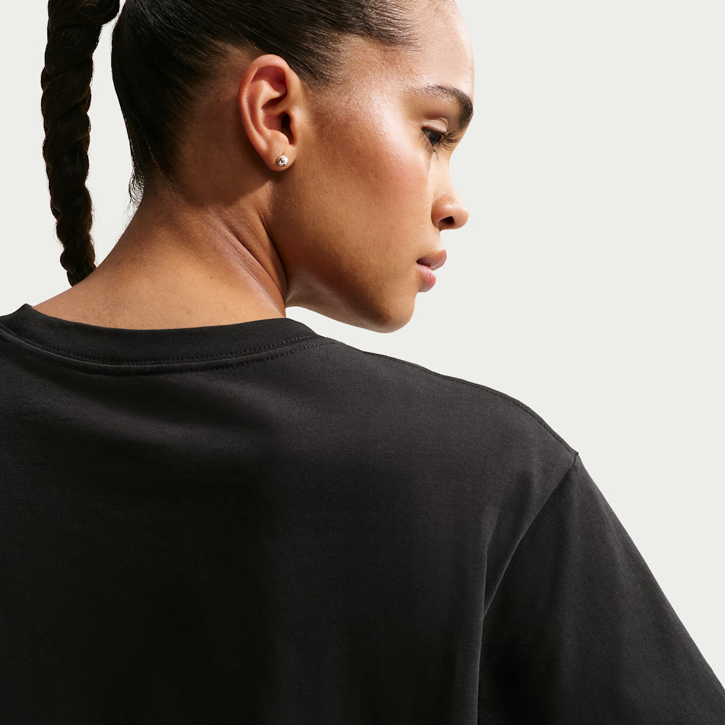 Женская футболка Nike Sportswear Classic Loose Short-Sleeve Cropped, цвет: Чёрный / Белый — фото 2
