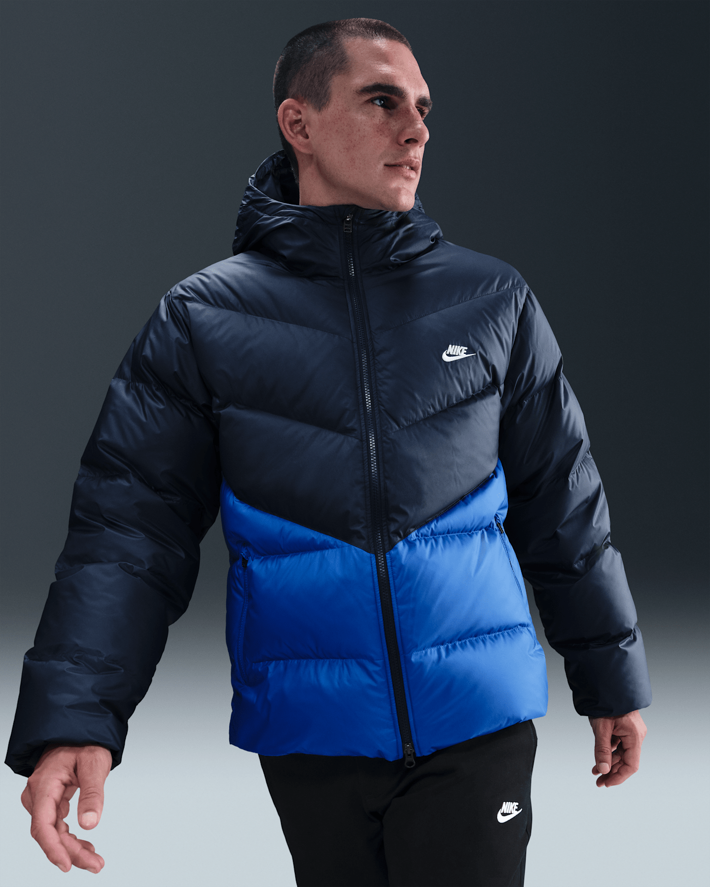 Мужская куртка Nike Windrunner Down Jacket, цвет: Обсидиановый / Королевский синий — фото 8