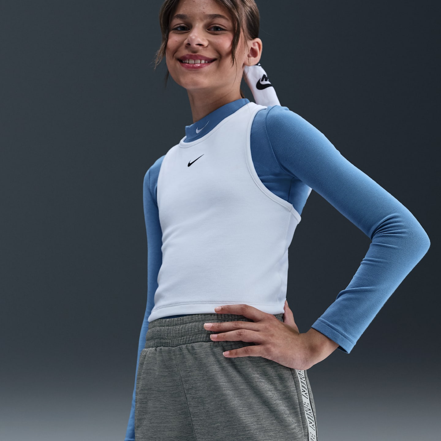 Детские брюки Nike Sportswear Club Dri-FIT, цвет: Дымчатый серый / Серый — фото 3