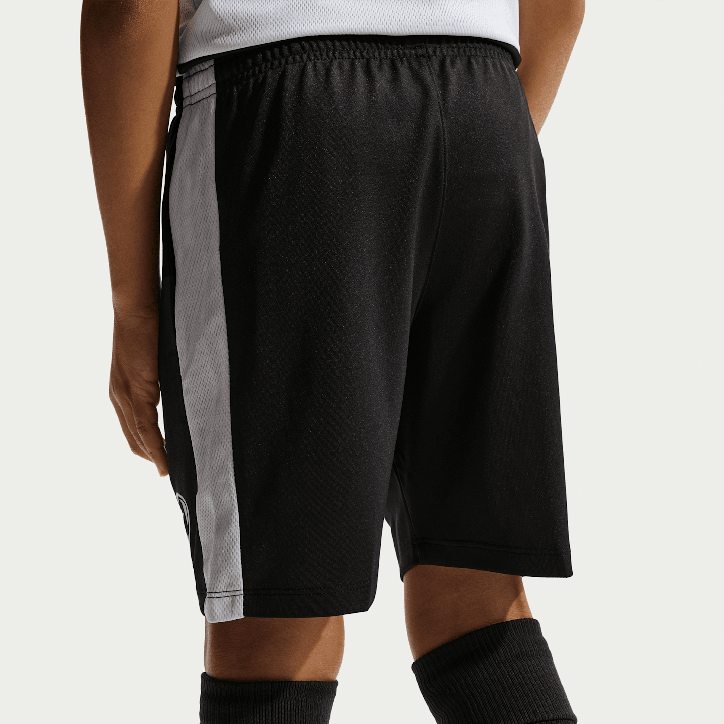 Детские футбольные шорты Nike Academy+ Dri-FIT, цвет: Чёрный / Белый — фото 3