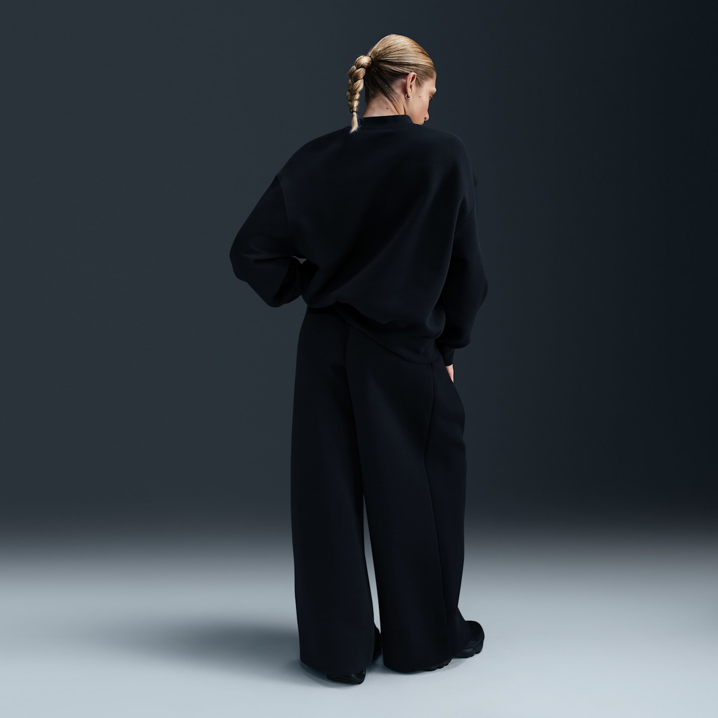 Женский свитшот Nike Sportswear Tech Fleece оверсайз, цвет: Чёрный — фото 5