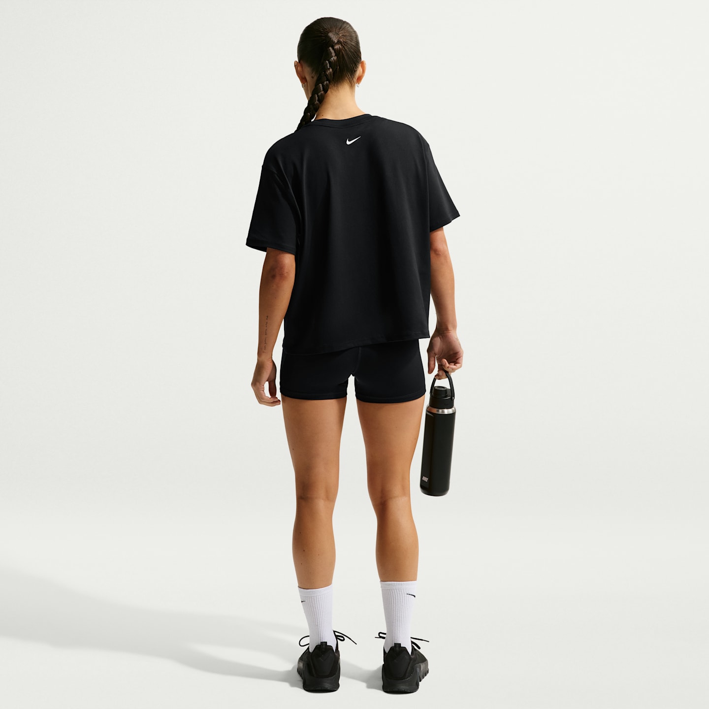 Женская футболка Nike Pro свободного кроя, цвет: Чёрный / Белый — фото 5