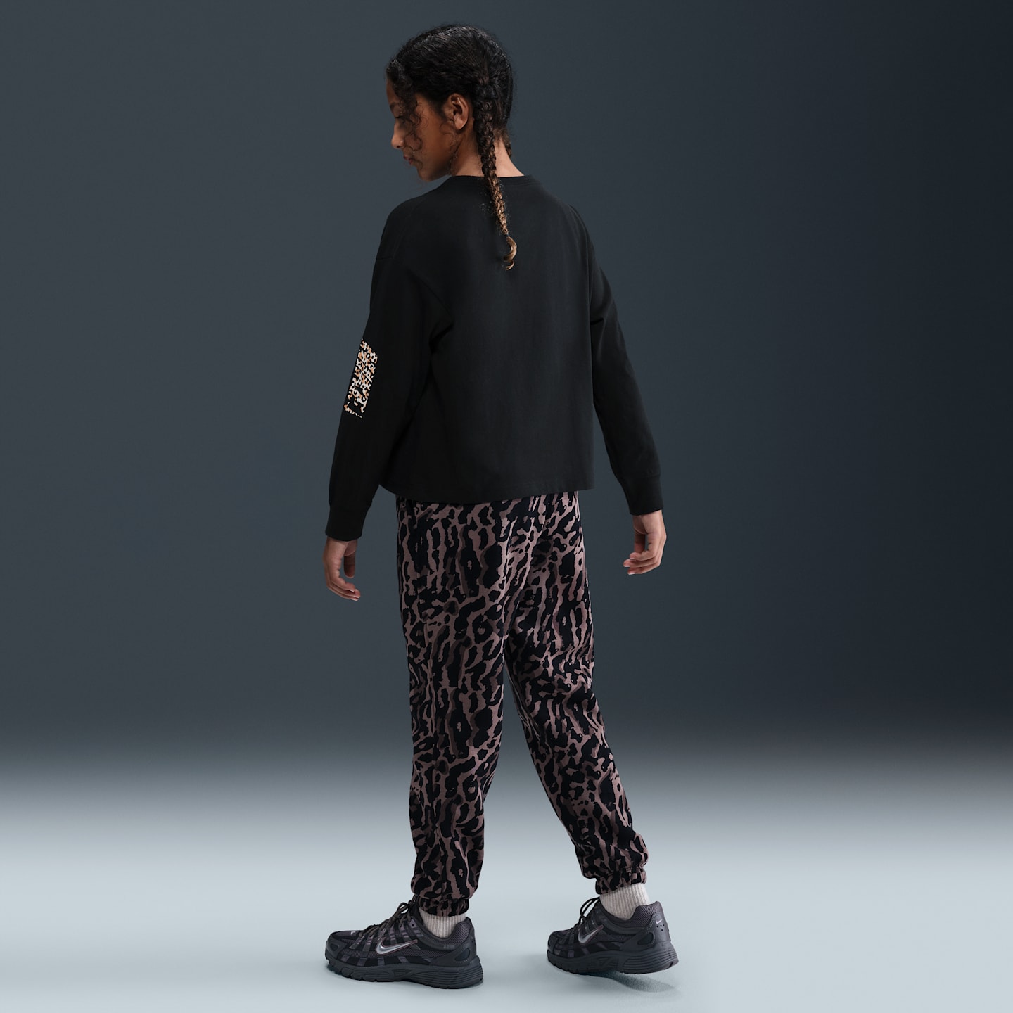 Футболка Nike Sportswear Long-Sleeve для девочек, цвет: Чёрный — фото 5
