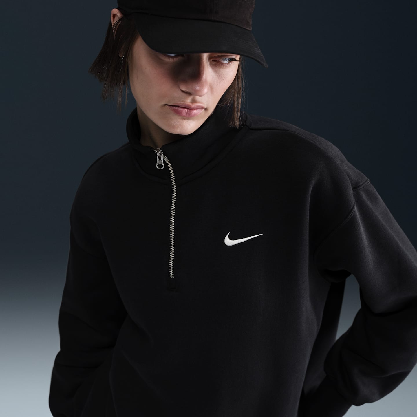 Женская толстовка Nike Sportswear Phoenix Fleece Oversized 1/4-Zip Long, цвет: Чёрный / Молочный — фото 1