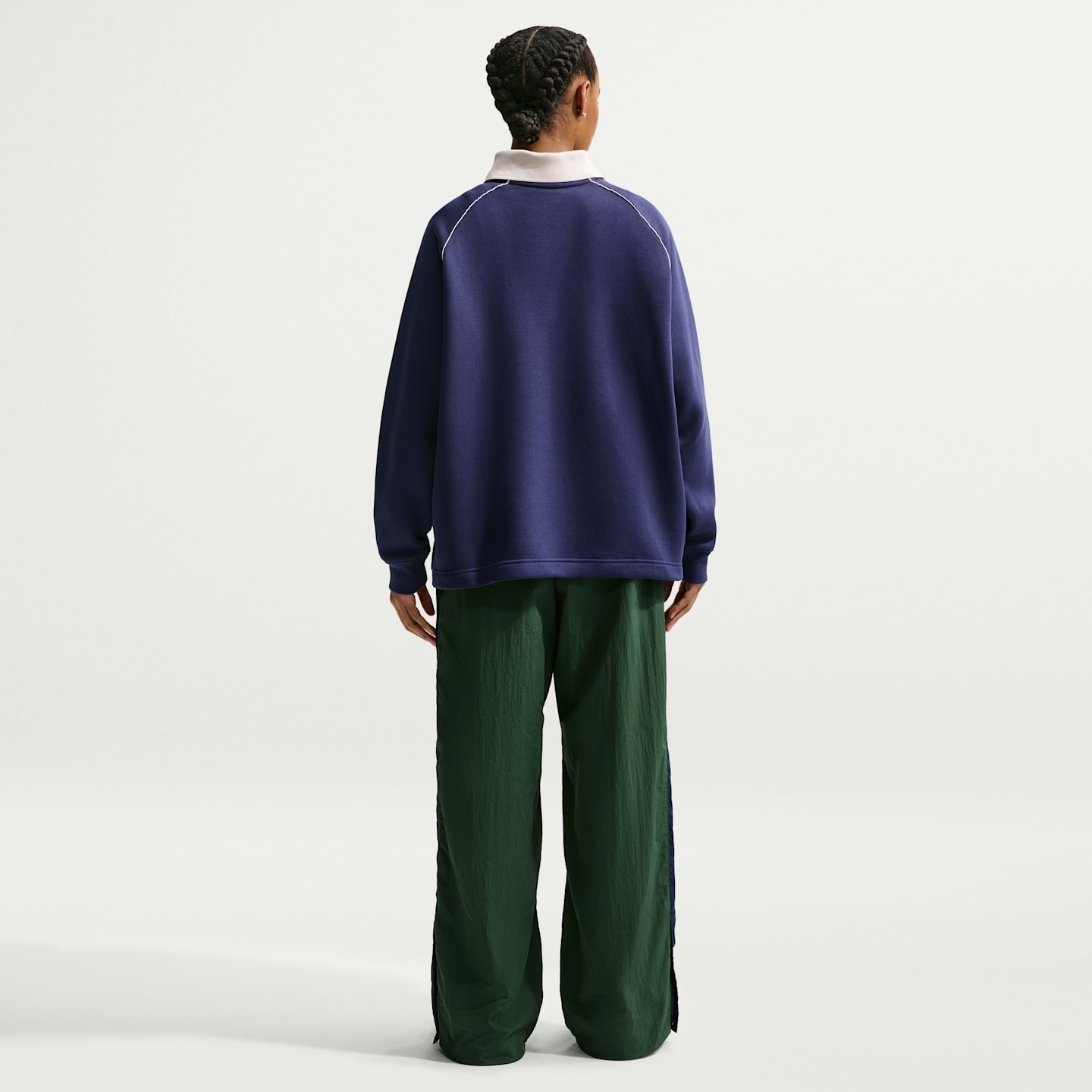 Женские брюки-парашюты Nike Sportswear свободного кроя с высокой талией, цвет: Тёмно-синий / Меловой — фото 5