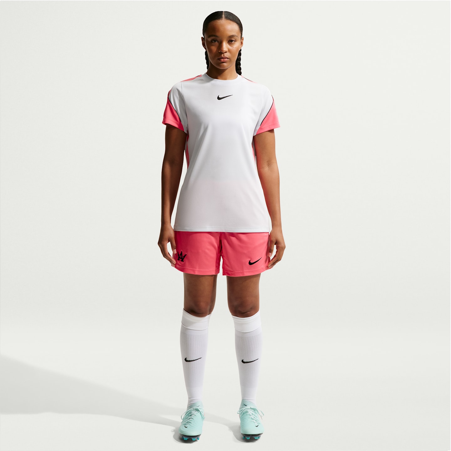 Женская футбольная футболка Nike Strike Alexia Putellas Dri-FIT, цвет: Платиновый / Морской коралловый — фото 4