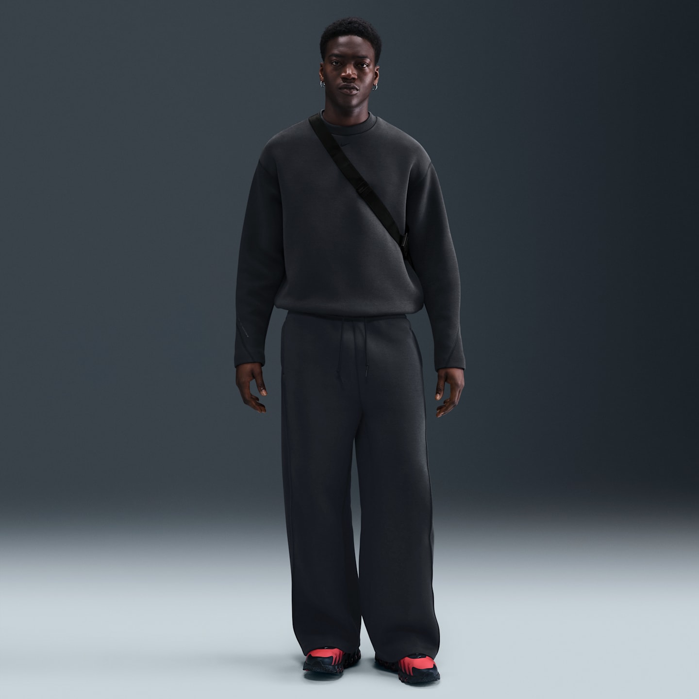 Мужской флисовый свитшот свободного кроя Nike Tech, цвет: Антрацитовый / Чёрный — фото 4