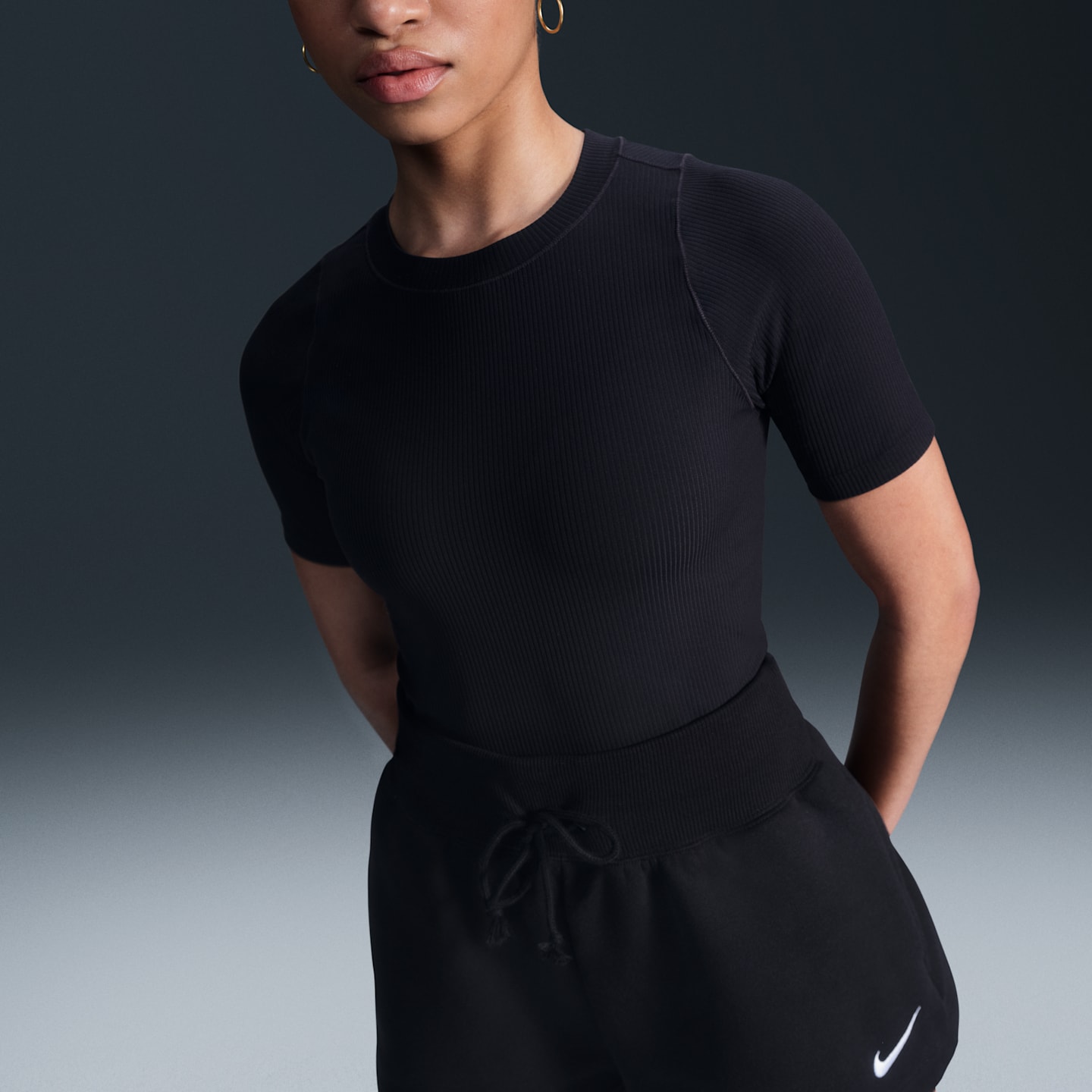 Женские шорты Nike Sportswear Phoenix Fleece High-Waisted Loose, цвет: Чёрный / Молочный — фото 2