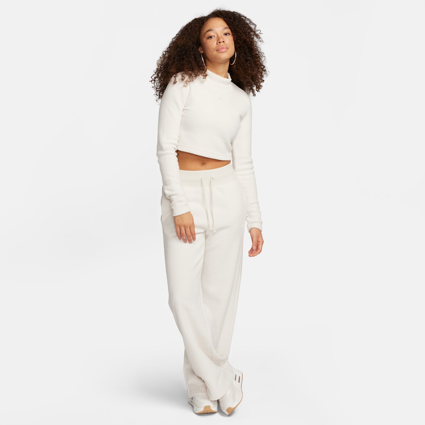 Женский топ Nike Sportswear Phoenix Plush Slim Mock-Neck Long-Sleeve Cropped Cozy Fleece, цвет: Коричневый / Молочный — фото 6