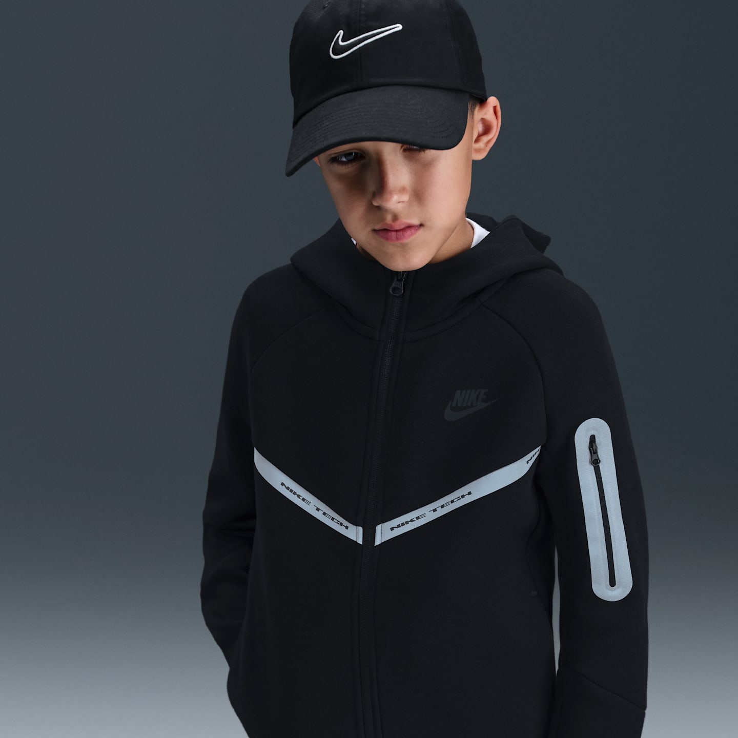 Детское худи Nike Sportswear Tech Fleece Full-Zip with Reflective Accents, цвет: Чёрный — фото 3