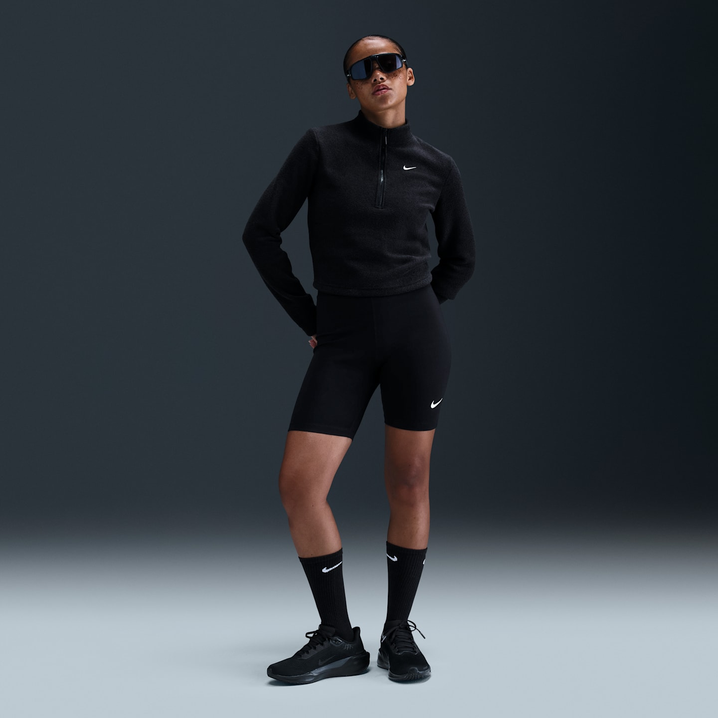 Женский топ Nike Sportswear Phoenix Plush Slim Long-Sleeve Cozy Fleece 1/2-Zip, цвет: Чёрный / Молочный — фото 4