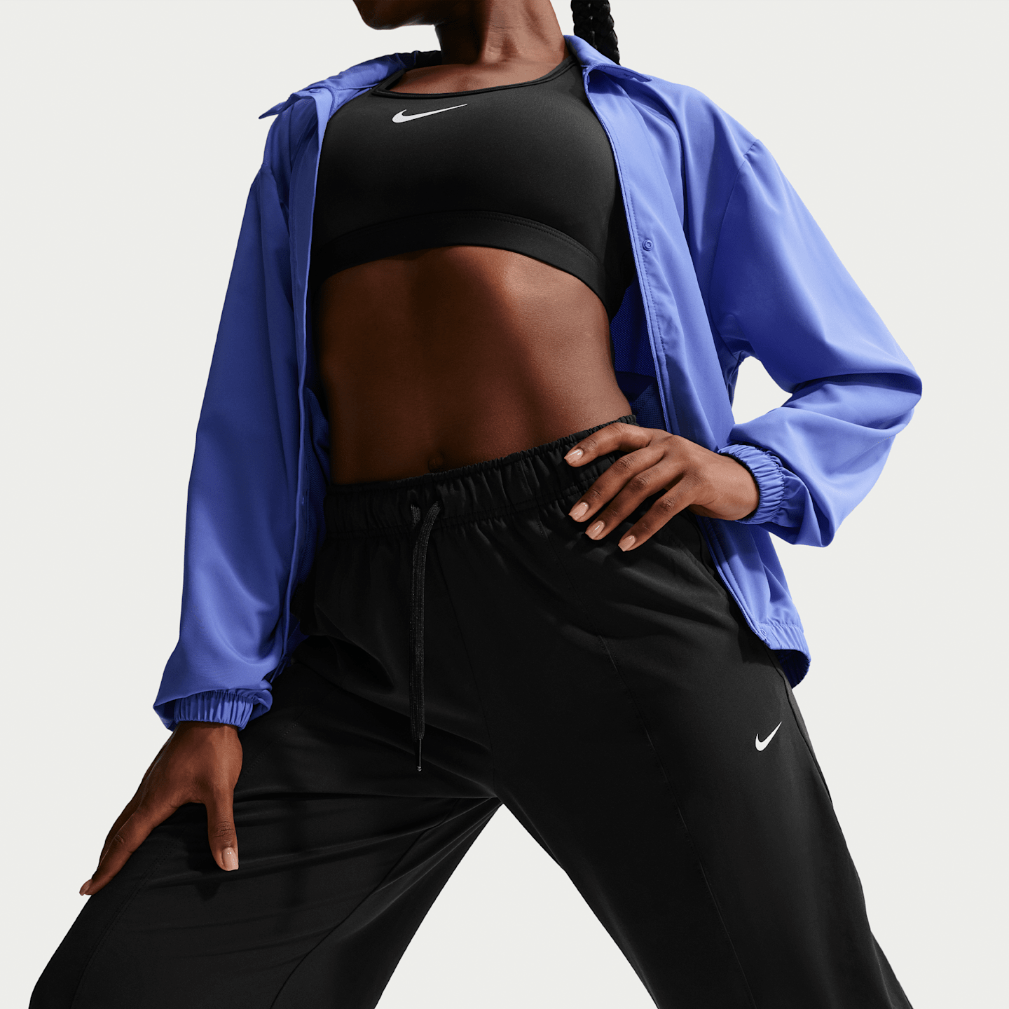 Женские тканые широкие брюки Nike One Dri-FIT, цвет: Чёрный / Белый — фото 4