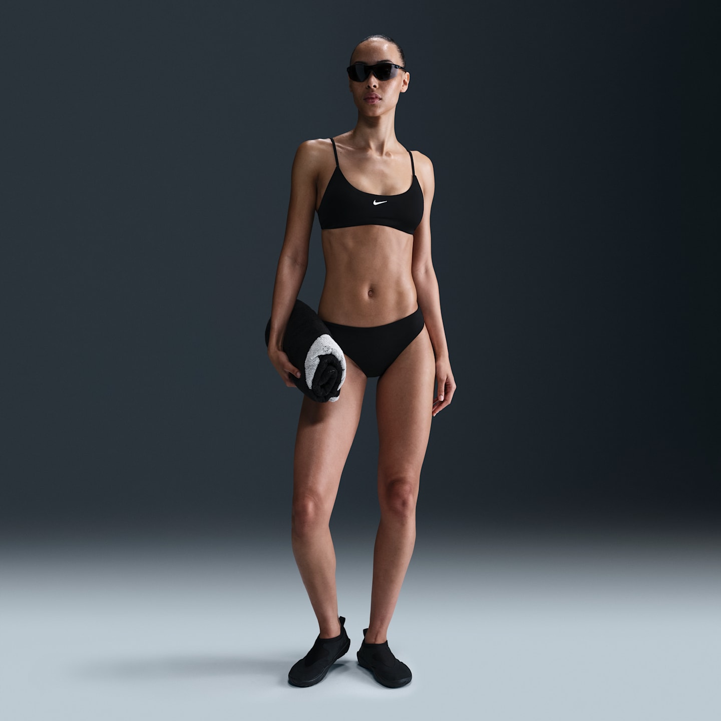 Женский верх бикини-бралетт Nike Swim Effortless Essential, цвет: Чёрный / Белый — фото 4