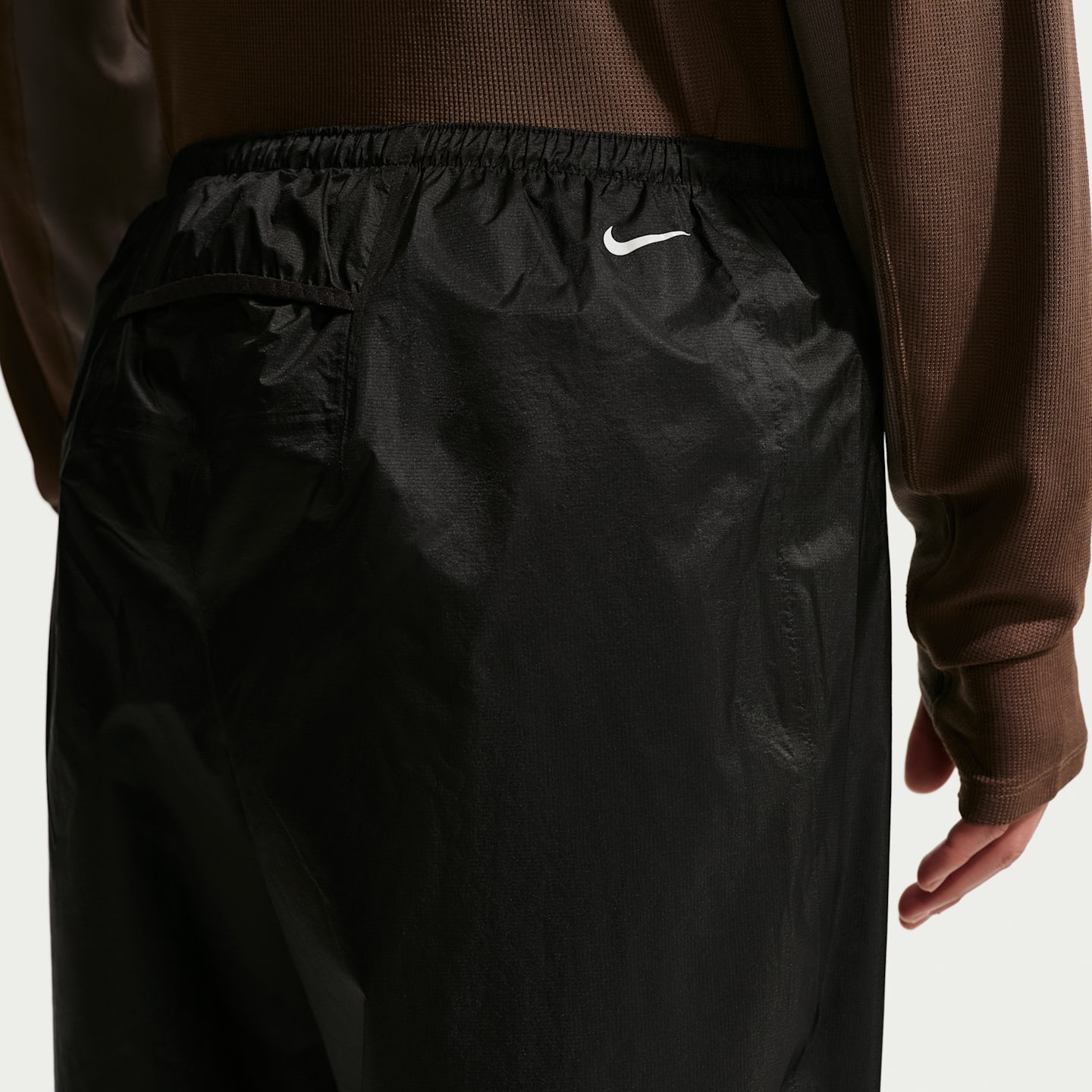 Мужские водонепроницаемые брюки Nike ACG "Trailwind" Storm-FIT ADV, цвет: Чёрный / Снежный белый — фото 3