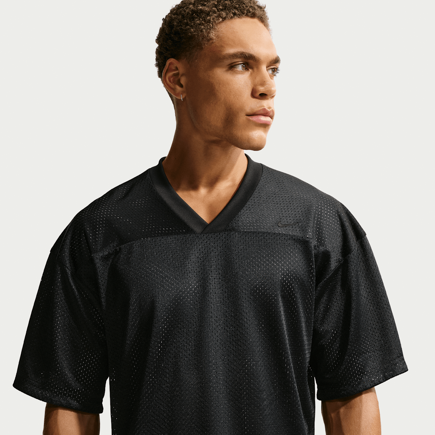 Мужская двусторонняя тренировочная футболка Nike N.A.C. Dri-FIT, цвет: Чёрный / Дымчатый серый — фото 1