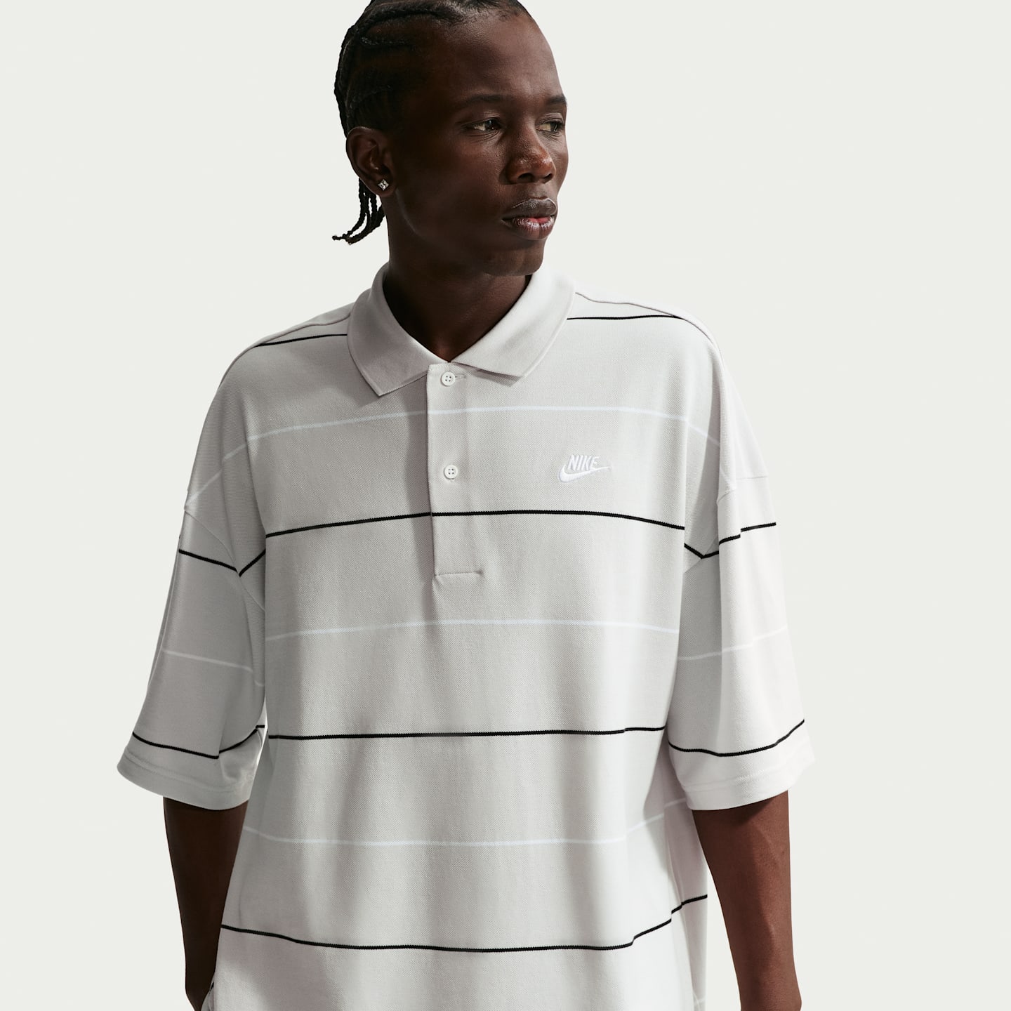 Мужское поло Nike Sportswear Club Oversized Striped Polo, цвет: Серый / Белый — фото 1