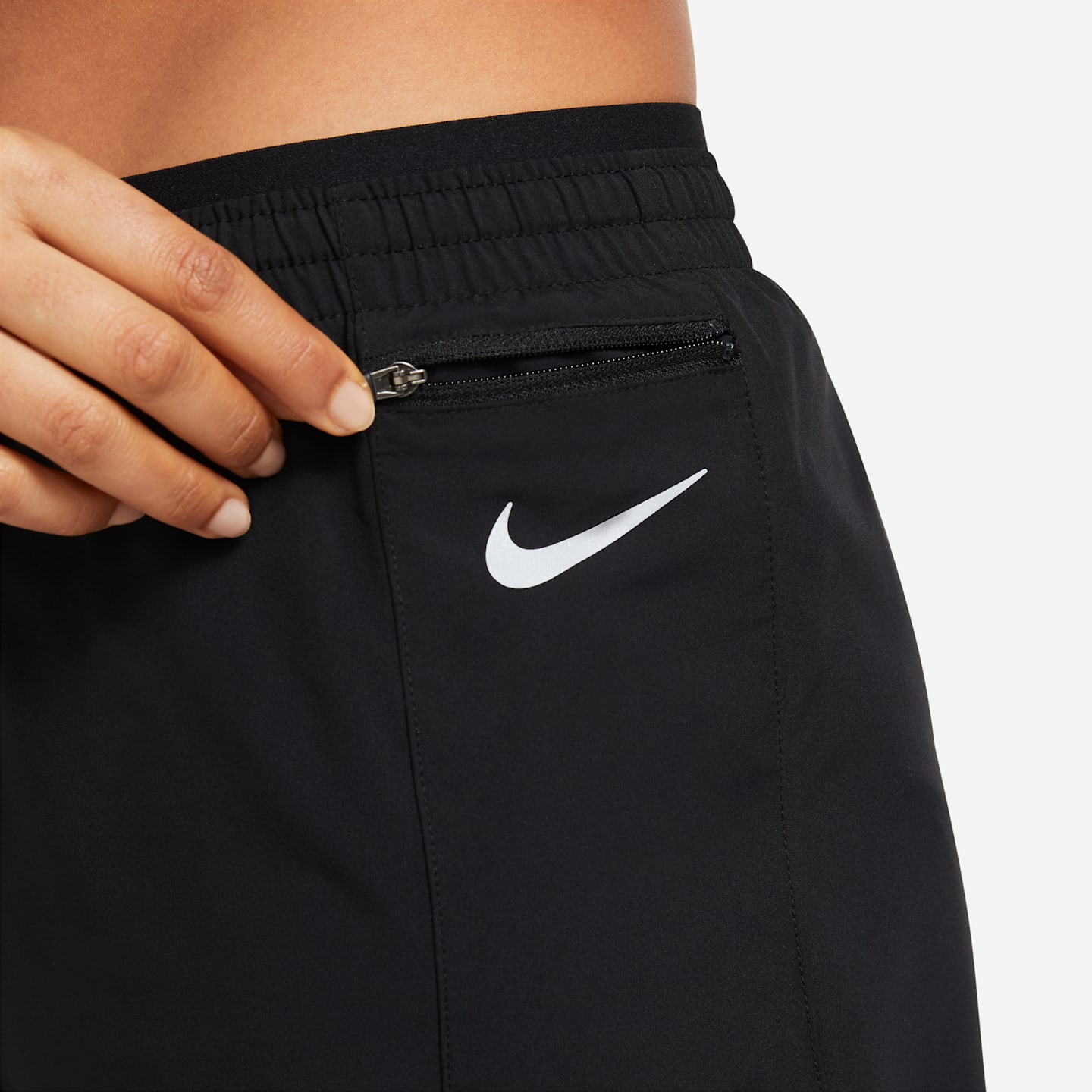 Женские беговые шорты Nike Tempo Luxe, цвет: Чёрный — фото 6