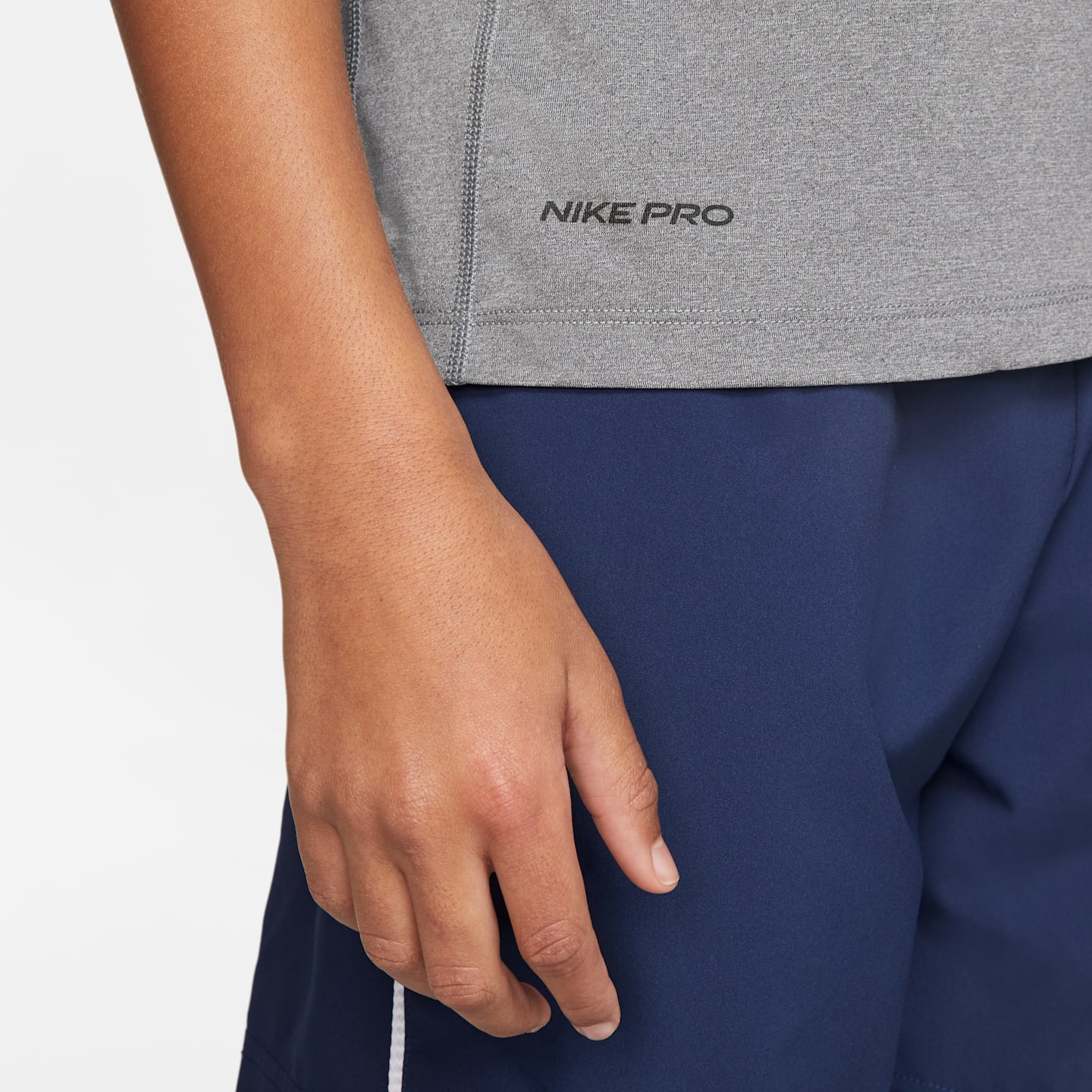Топ Nike Pro Short-Sleeve Training для мальчиков, цвет: Карбоновый меланжевый / Белый — фото 4