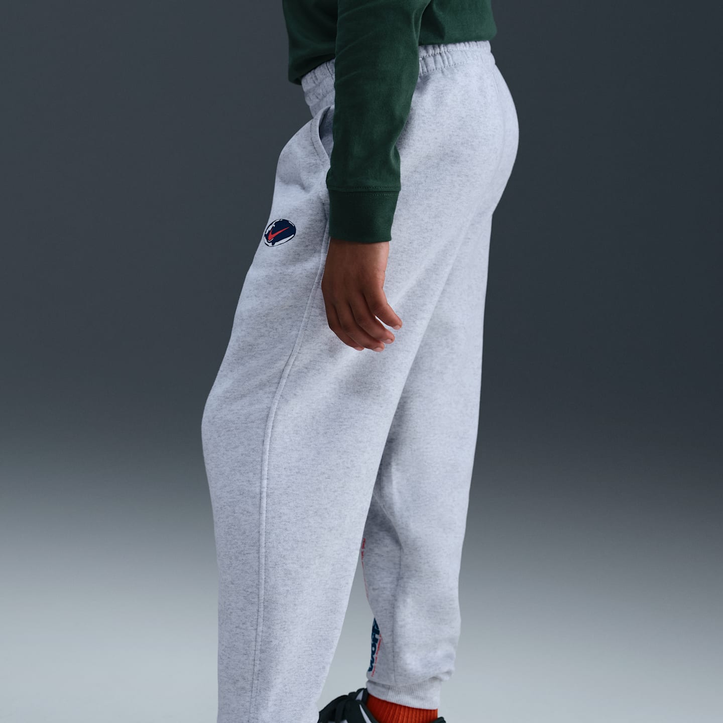 Детские брюки Nike Sportswear Club Fleece, цвет: Берёзовый меланжевый / Серый — фото 3