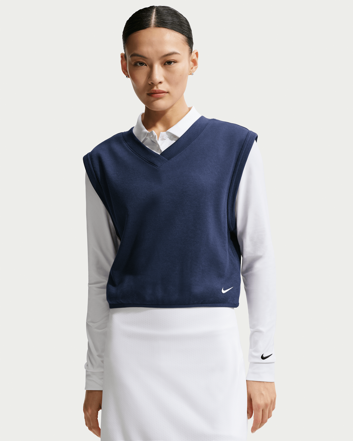 Женский жилет для гольфа Nike с V-образным вырезом, цвет: Тёмно-синий / Молочный — фото 6