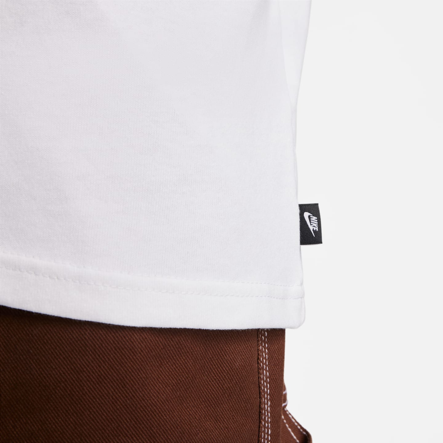 Мужская футболка Nike Sportswear Premium Essentials с длинным рукавом и карманом, цвет: Белый — фото 5