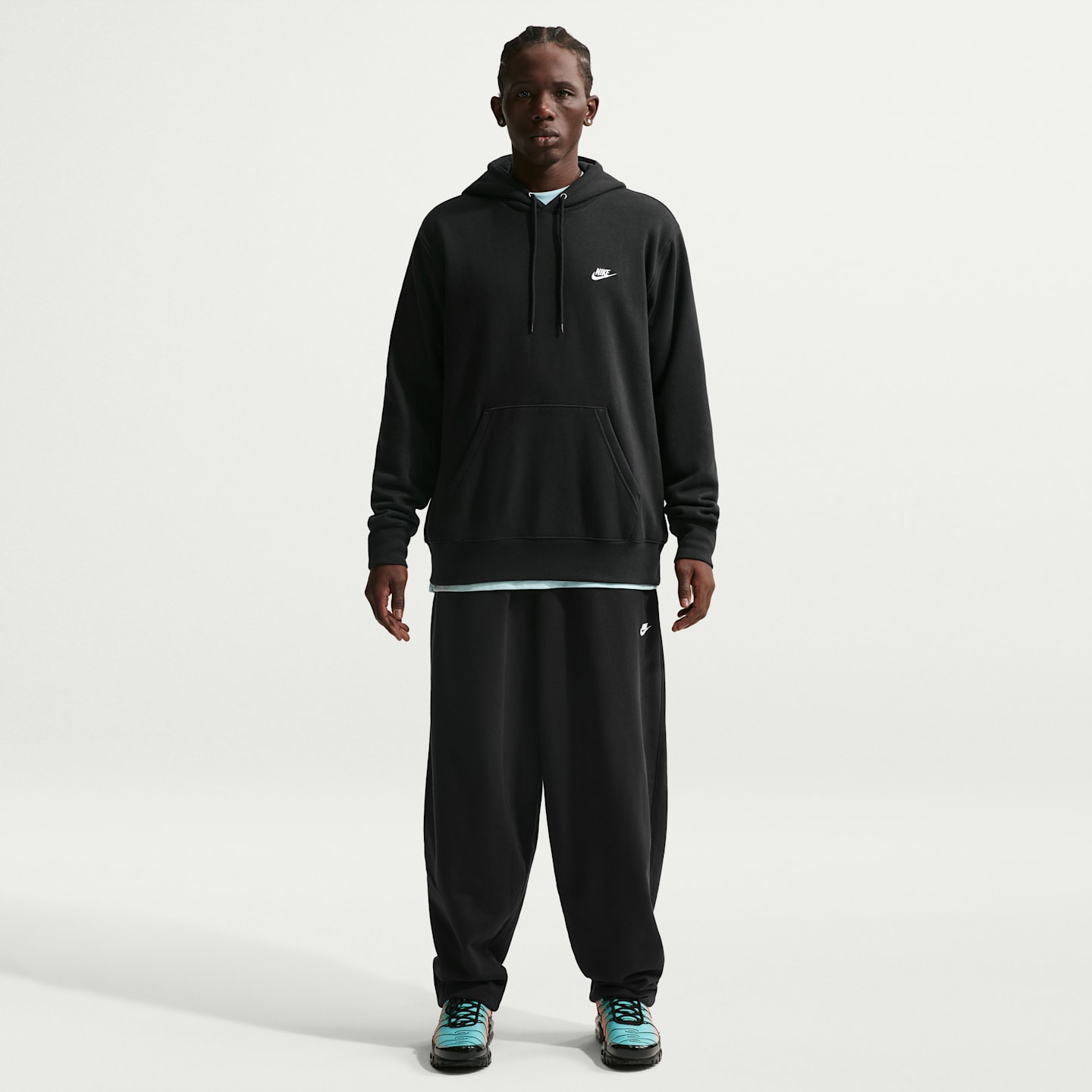 Мужские брюки Nike Sportswear Club из френч терри оверсайз, цвет: Чёрный / Белый — фото 1