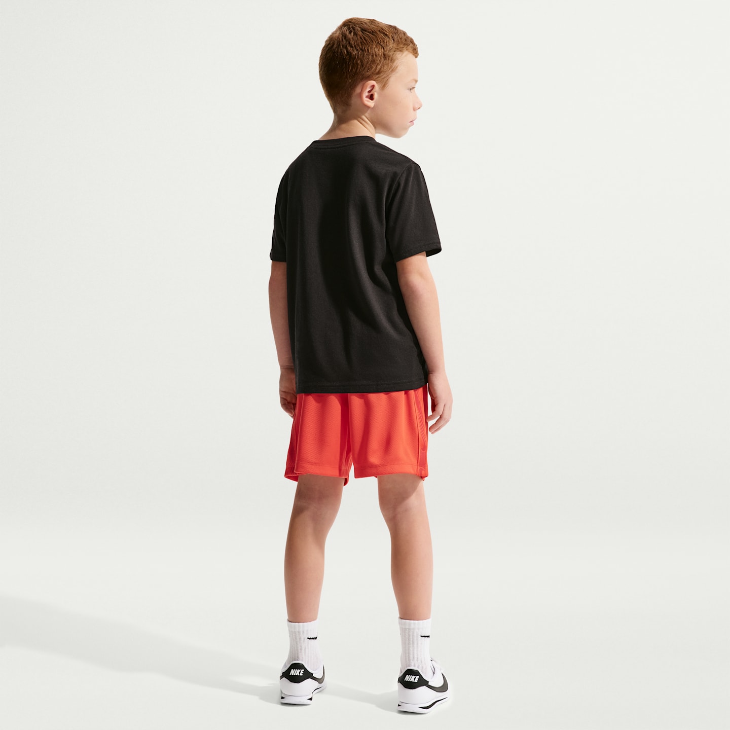 Детский комплект Nike Sportswear Victory Lap из 2 предметов с сетчатыми шортами, цвет: Красный — фото 7