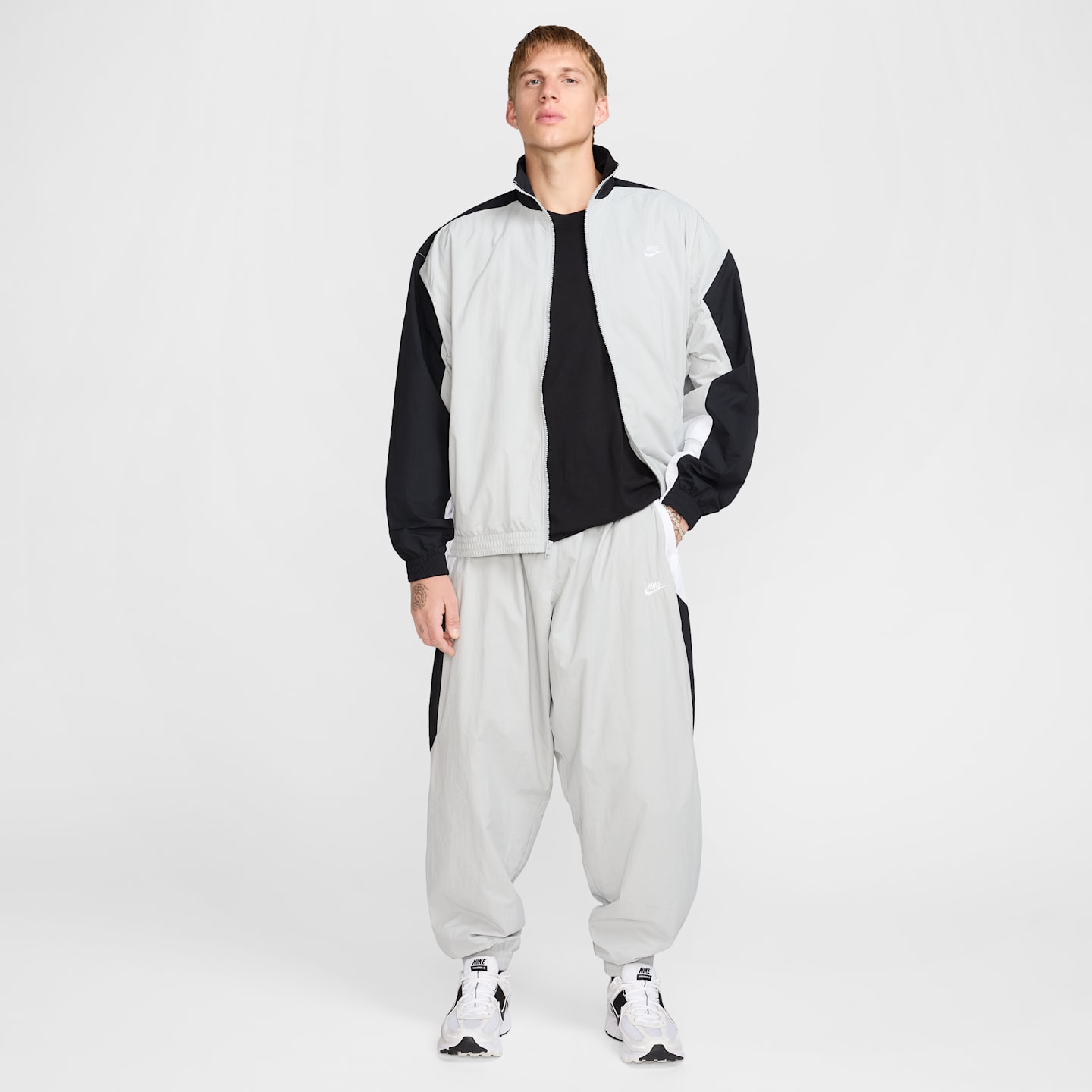 Мужские спортивные тканые брюки оверсайз Nike Club, цвет: Серый / Белый — фото 6