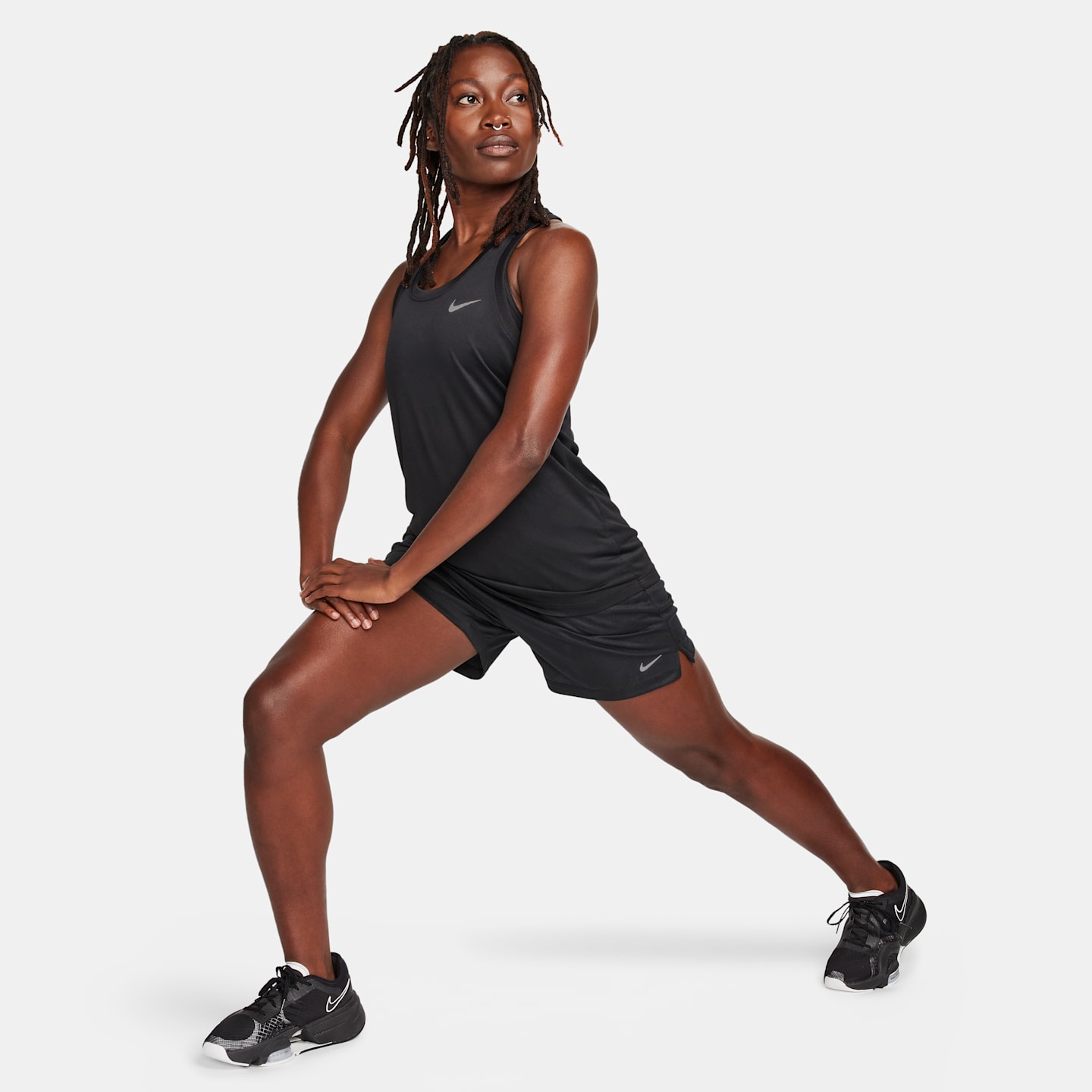 Женские шорты 5" без подкладки Nike Attack Dri-FIT для фитнеса со средней посадкой, цвет: Чёрный / Белый — фото 8