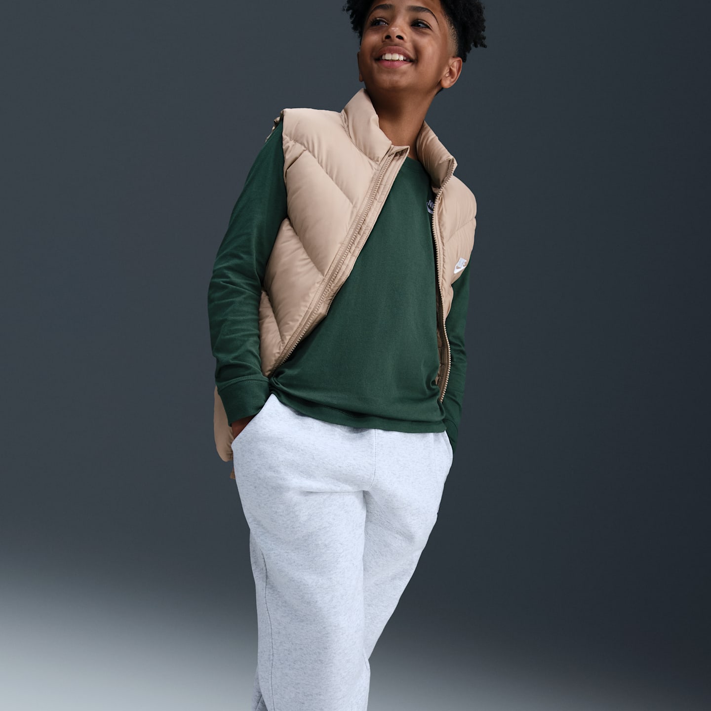 Детские брюки Nike Sportswear Club Fleece, цвет: Берёзовый меланжевый / Серый — фото 5