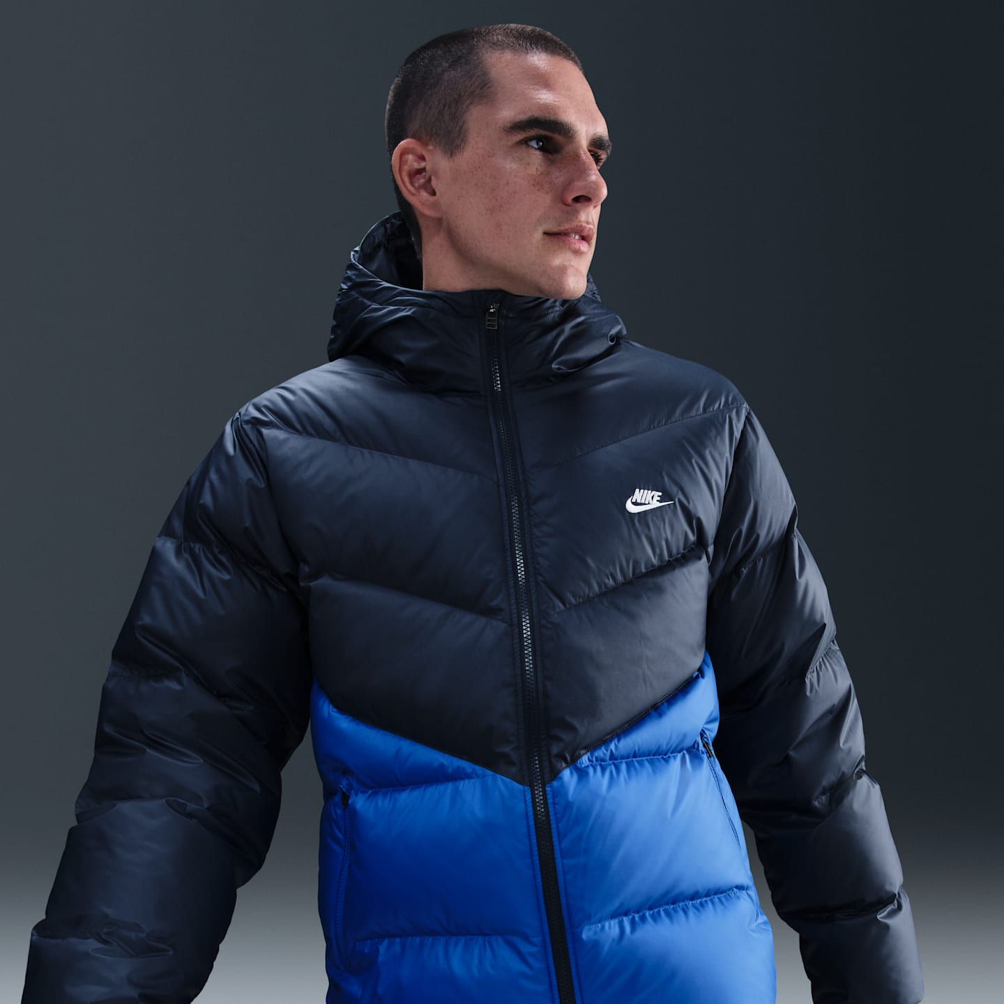 Мужская куртка Nike Windrunner Down Jacket, цвет: Обсидиановый / Королевский синий — фото 1