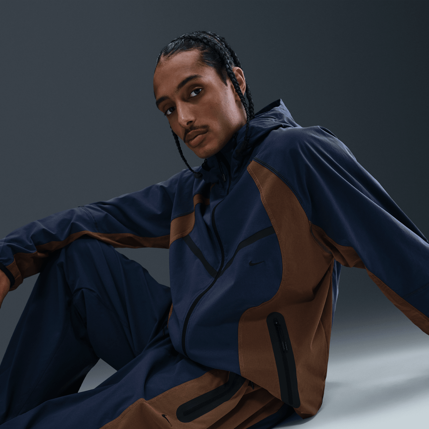 Мужская ветровка Nike Tech Dri-FIT Woven Windrunner свободного кроя в стиле колор-блок, цвет: Синий / Коричневый — фото 3