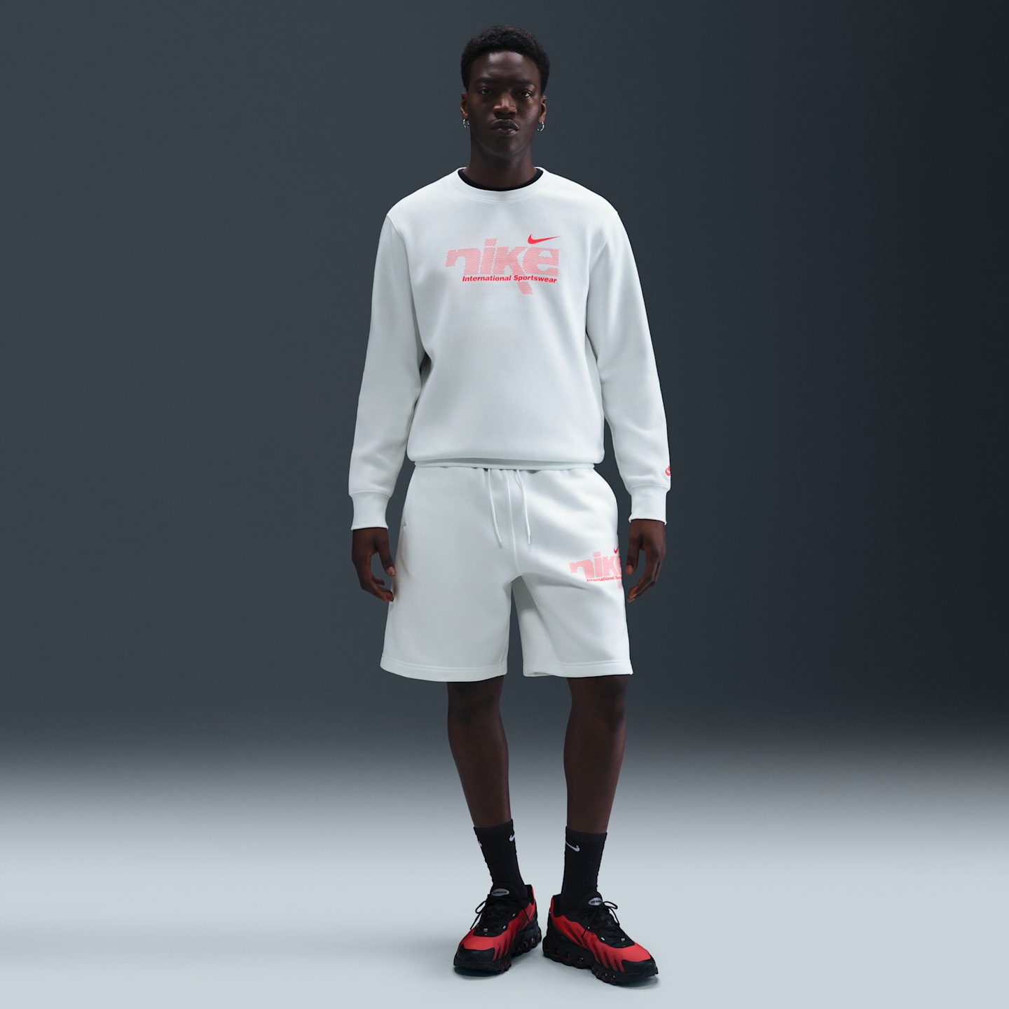 Мужской флисовый свитшот Nike Sportswear Club, цвет: Снежный белый / Малиновый — фото 4