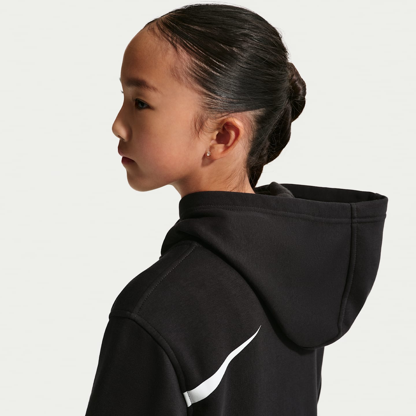 Детское худи Nike Sportswear Club, цвет: Чёрный / Белый — фото 4
