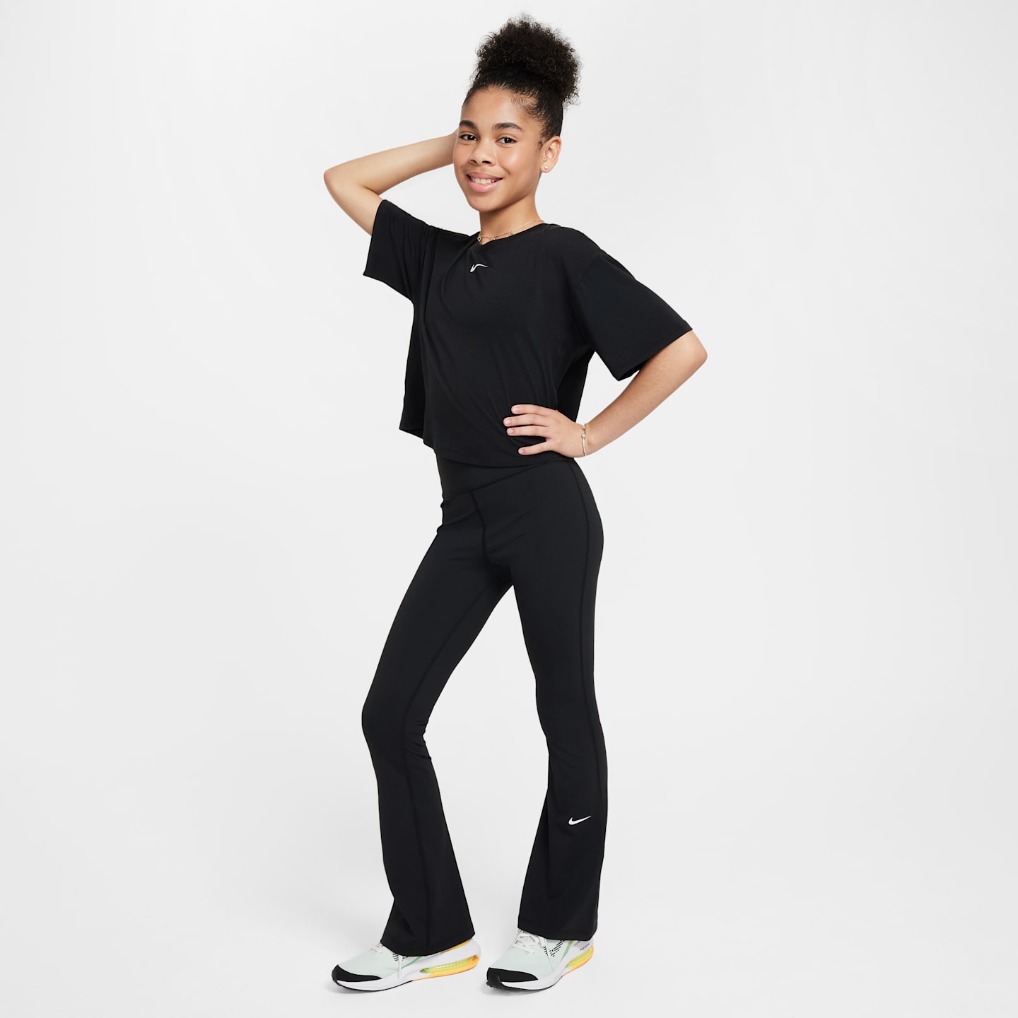 Детские расклешённые леггинсы для девочек Nike One Dri-FIT, цвет: Чёрный / Белый — фото 4