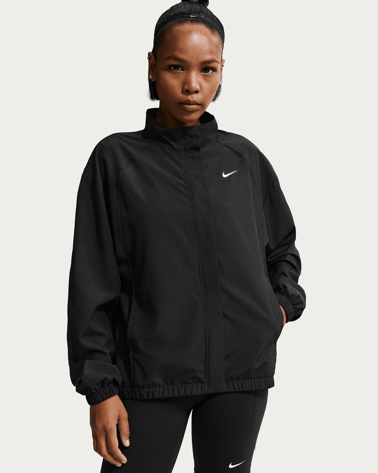 Женская тканая куртка Nike One Dri-FIT, цвет: Чёрный / Белый — фото 6