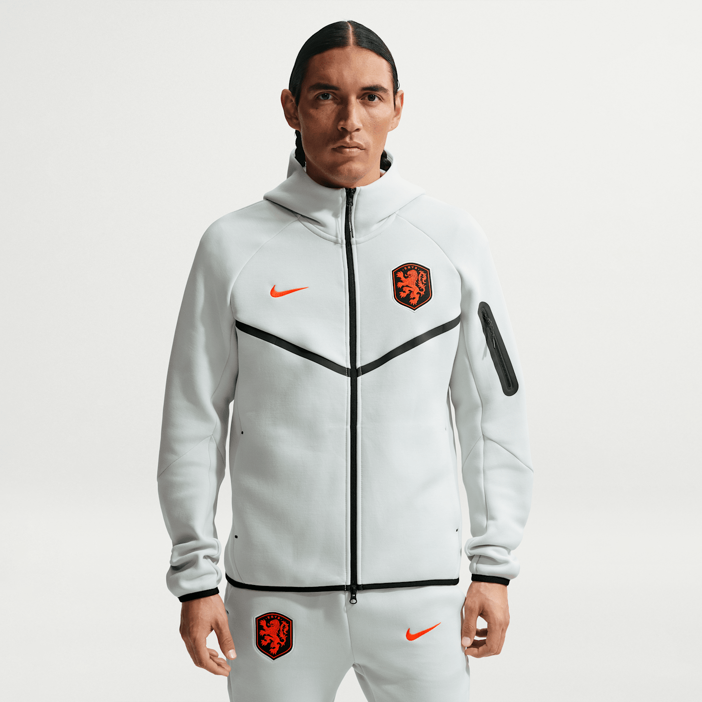 Мужское футбольное худи на молнии Nike Netherlands Tech Fleece Windrunner, цвет: Малиновый — фото 1