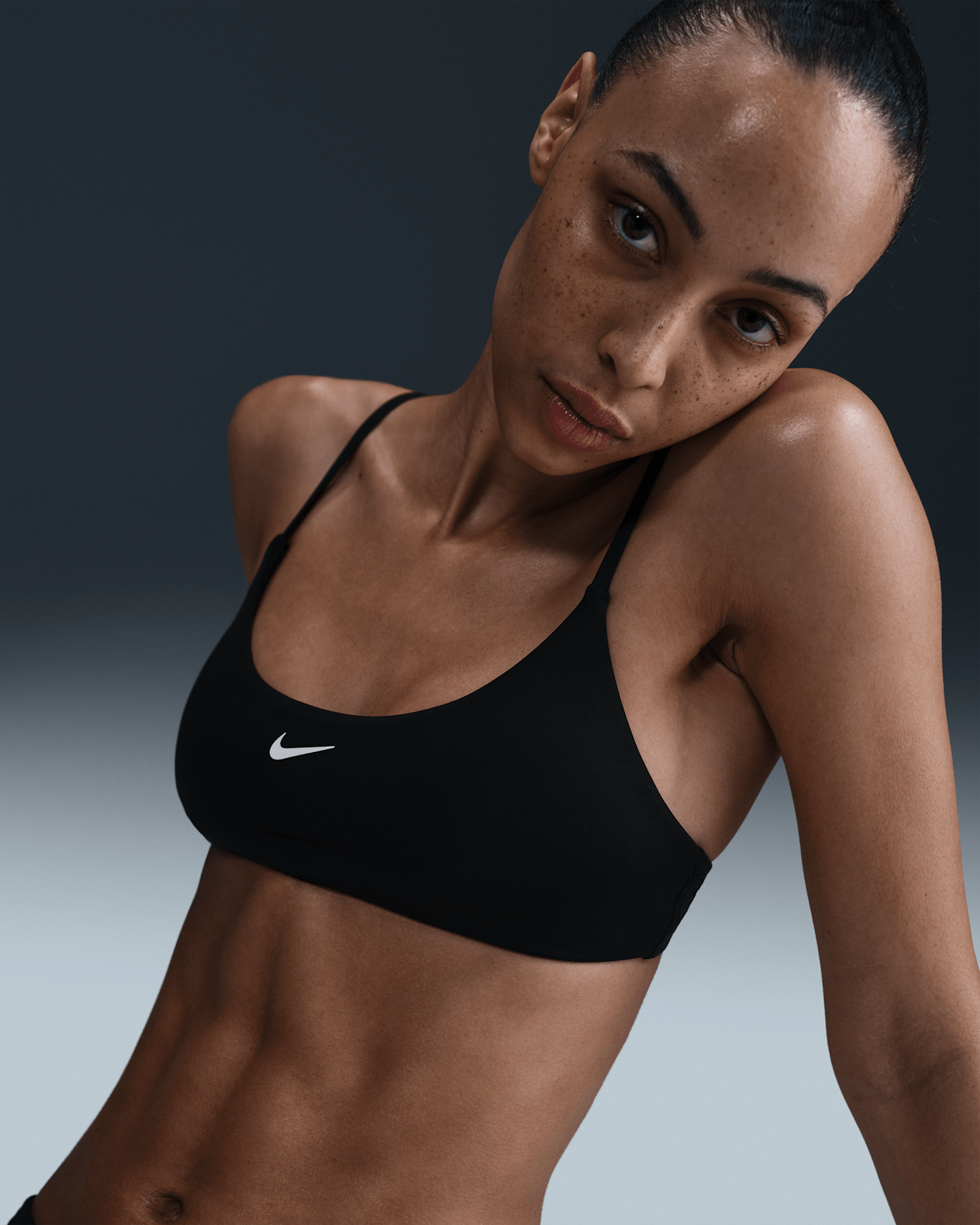 Женский верх бикини-бралетт Nike Swim Effortless Essential, цвет: Чёрный / Белый — фото 6