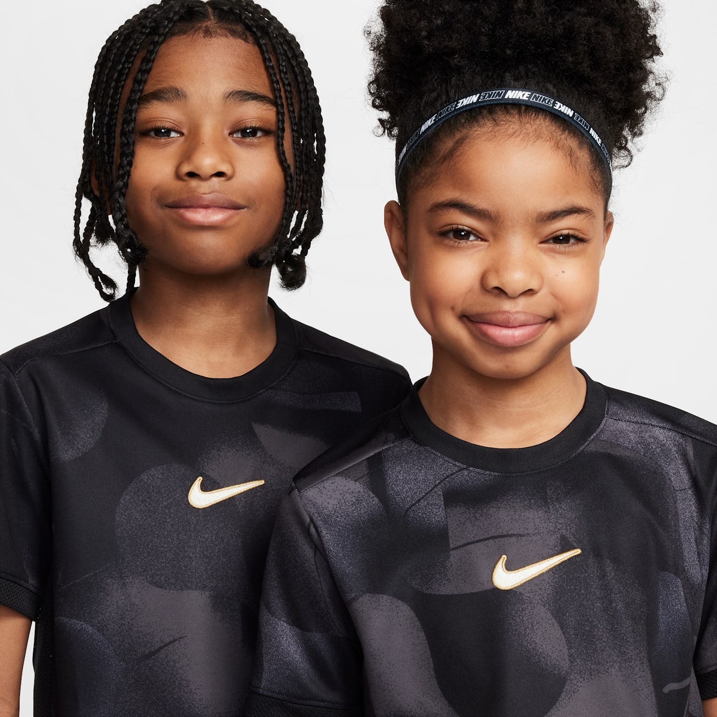 Детский футбольный топ с коротким рукавом Nike Academy+ Dri-FIT, цвет: Тёмный серый / Чёрный — фото 3
