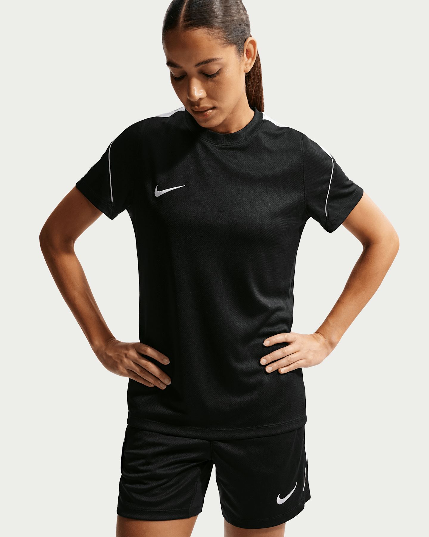 Женская футбольная футболка Nike Strike Dri-FIT, цвет: Чёрный / Белый — фото 6