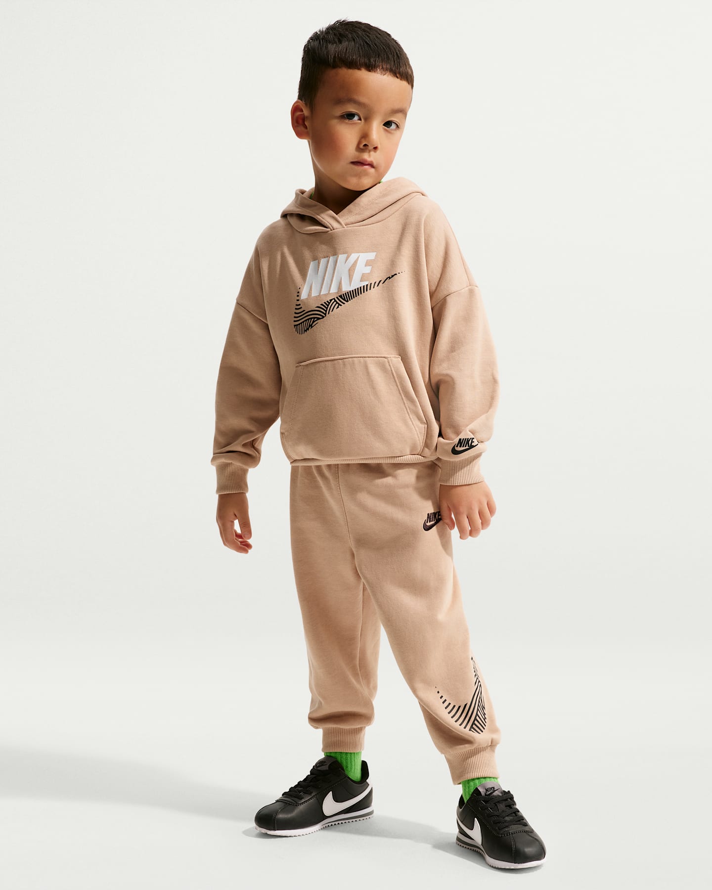 Детские свитеры Nike Sportswear In The Zone 2-Piece Oversized French Terry Pullover Set, цвет: Коричневый — фото 8