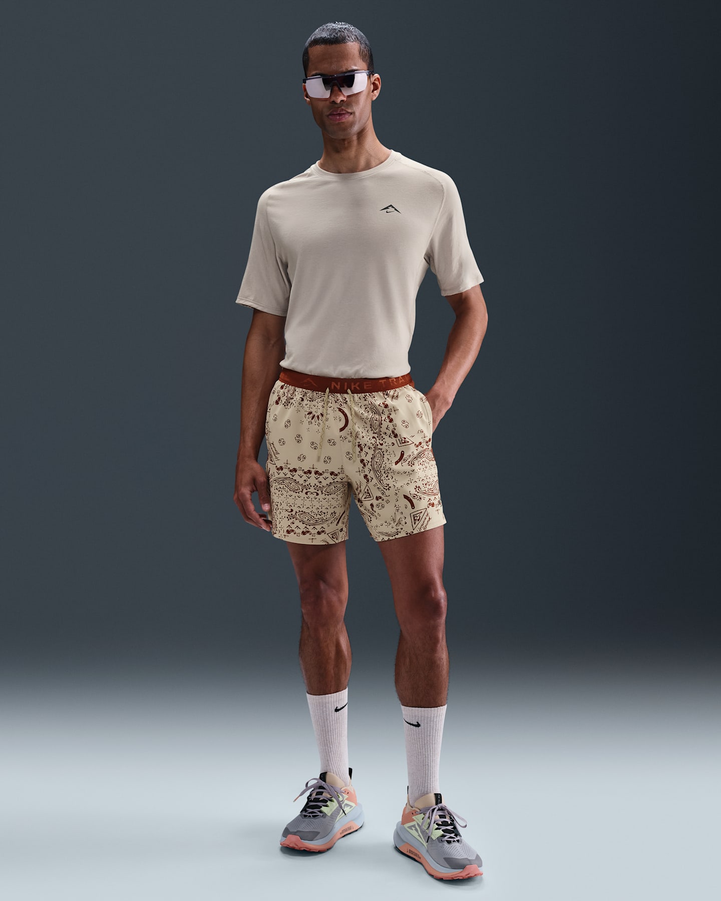 Мужские беговые шорты Nike Trail Dri-FIT, 6", со вшитыми трусами, цвет: Пустынный хаки / Коричный — фото 6