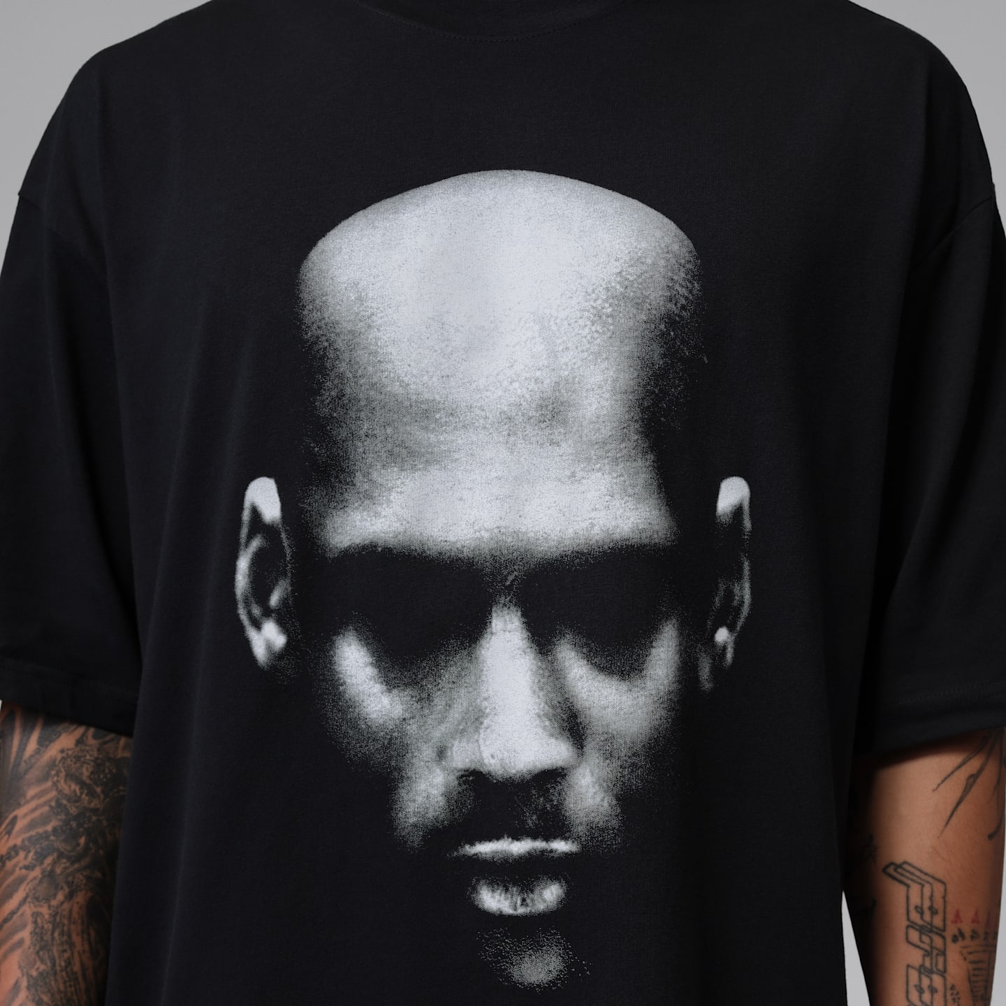 Мужская спортивная футболка Jordan Dri-FIT Sport с принтом, цвет: Чёрный / Белый — фото 4