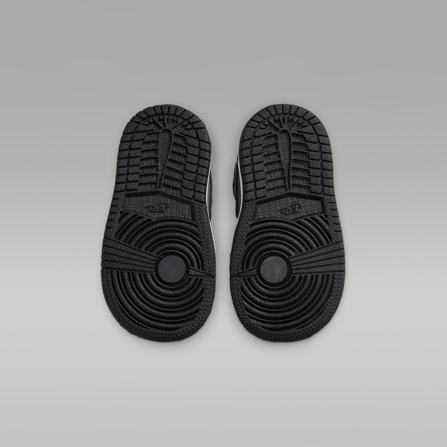 Детские кроссовки Jordan 1 Mid Infant/Toddler Shoes, цвет: Чёрный / Серый — фото 2
